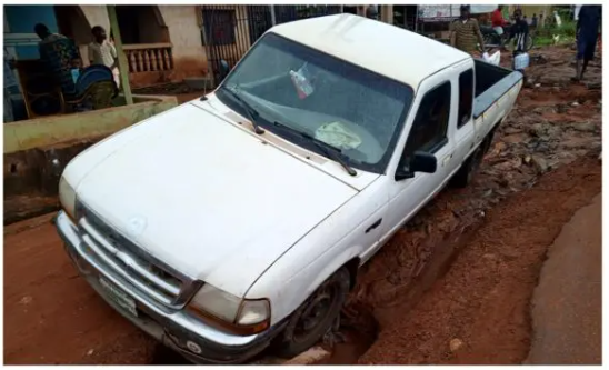 Road to Wole Soyinka train station in Ogun collapses, residents cry for help 3 Road to Wole Soyinka train station in Ogun collapses, residents cry for help