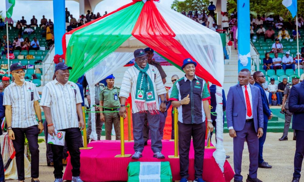 Delta workers boo Governor Oborevwori over minimum wage