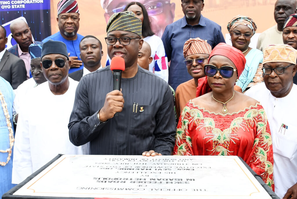  PHOTO: Gov Makinde Commission 38.4km Ibadan Feeder Roads