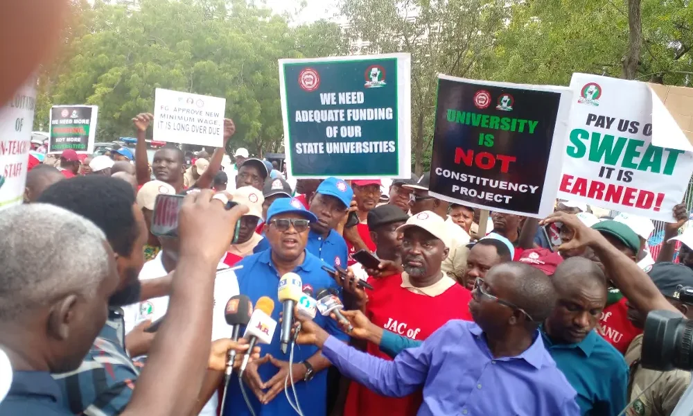 SSANU, NASU members clash with security personnel at Unity Fountain during protest