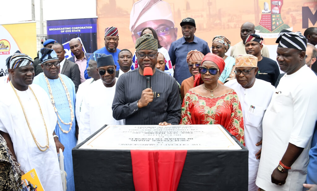  PHOTO: Gov Makinde Commission 38.4km Ibadan Feeder Roads