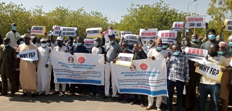 Withheld Salaries: Varsity Workers Protest, Say We’re Hungry