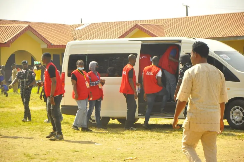 Ondo Guber: EFCC storms Akure to prevent vote buying