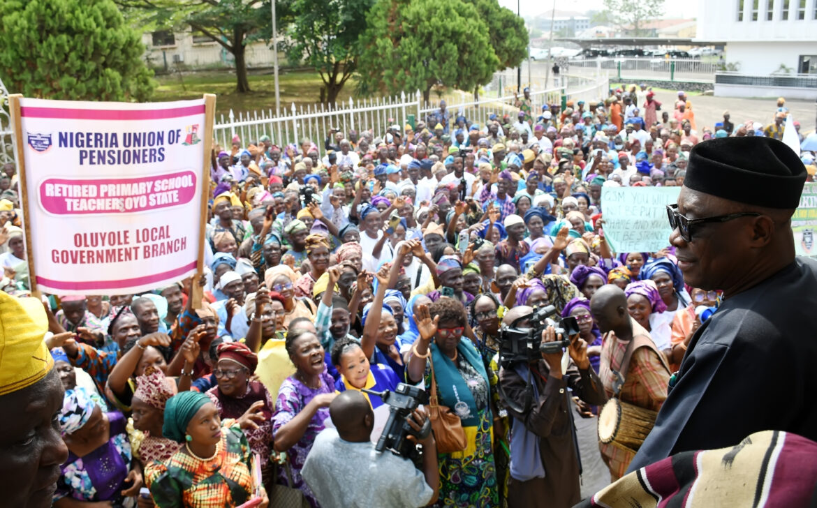 PHOTO: Oyo Pensioners Pay Appreciation Visit to Governor's Office 1 PHOTO: Oyo Pensioners Pay Appreciation Visit to Governor's Office